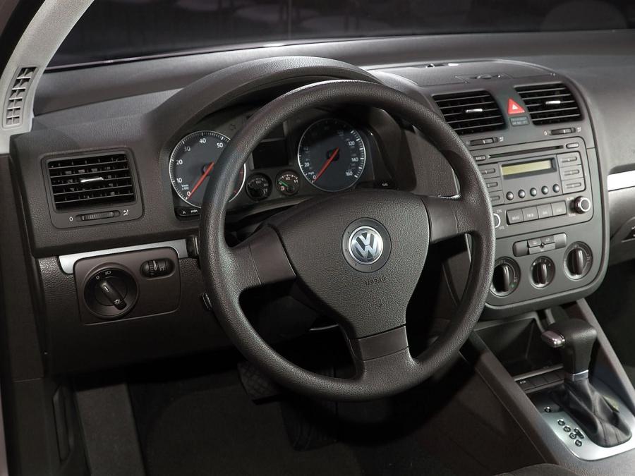  Volkswagen Golf Rabbit 5-Door 2006 года  (фото 2 из 26)